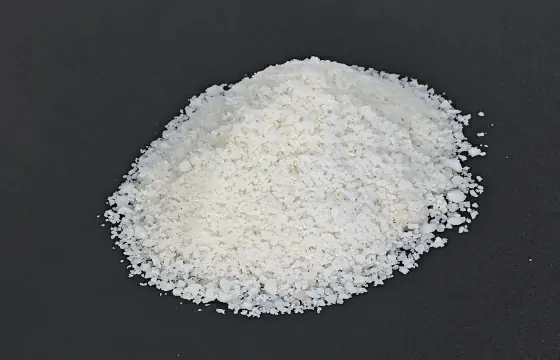 白色或微黄色透明结晶体食盐